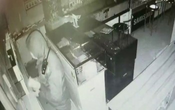 कैलालीमा प्रहरीबाटै मोबाइल चोरी प्रकरण : हवलदार र प्रहरी जवान हिरासतमा 